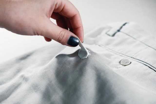Skuteczne metody jak usunąć gumę z bluzy bez uszkodzeń materiału Skuteczne metody jak usunąć gumę z bluzy bez uszkodzeń materiału