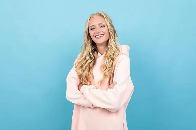 Jak nosić bluzy oversize, by wyglądać stylowo i czuć się komfortowo Jak nosić bluzy oversize, by wyglądać stylowo i czuć się komfortowo