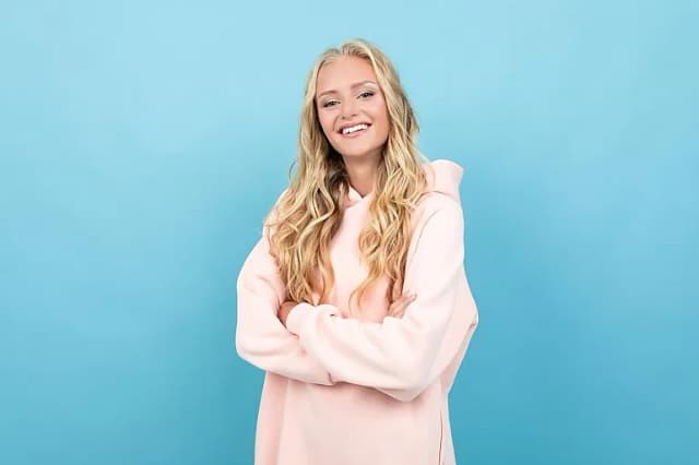 Jak nosić bluzy oversize, by wyglądać stylowo i czuć się komfortowo Jak nosić bluzy oversize, by wyglądać stylowo i czuć się komfortowo